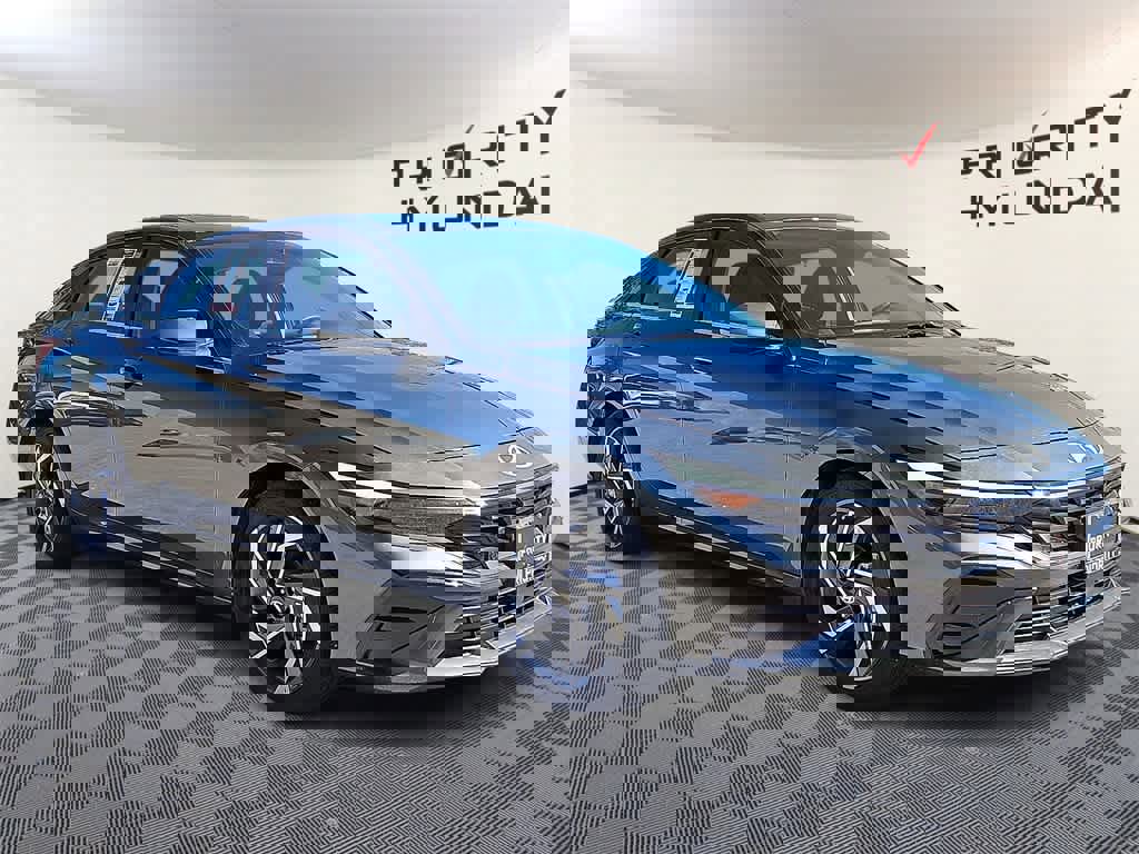 Certified 2024 Hyundai Elantra SEL w/ Convenience Package image 3