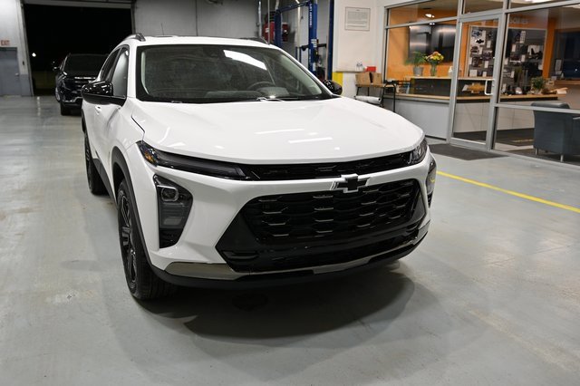 New 2026 Chevrolet Trax ACTIV w/ Sunroof Package image 3