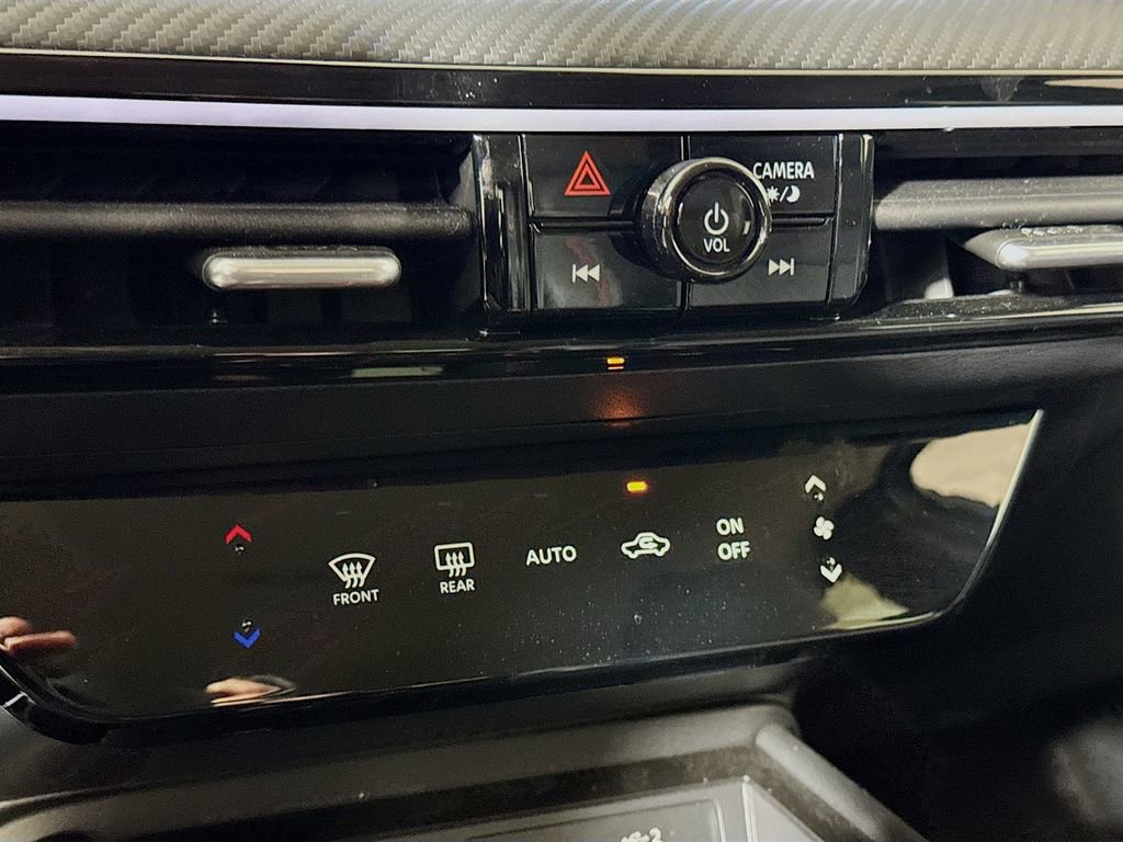 Used 2025 Nissan Kicks SR image 13