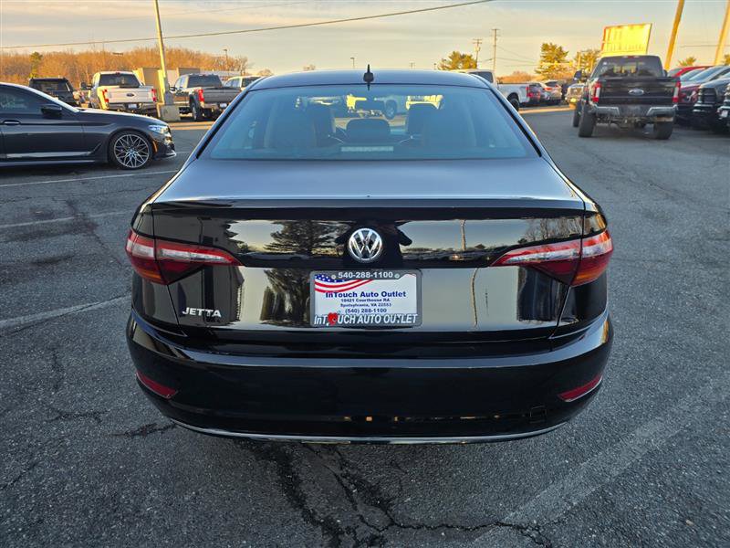 Used 2019 Volkswagen Jetta SE w/ Cold Weather Package FWD image 5