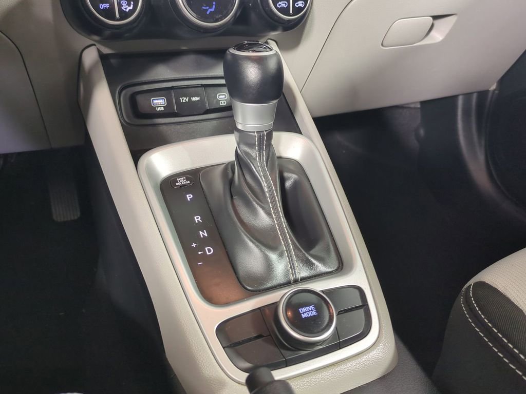 Used 2023 Hyundai Venue SEL image 21