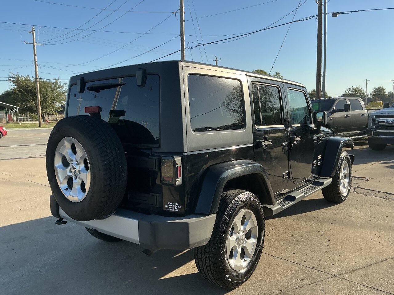 Used 2014 Jeep Wrangler Unlimited Sahara w/ Connectivity Group AWD/4WD image 7