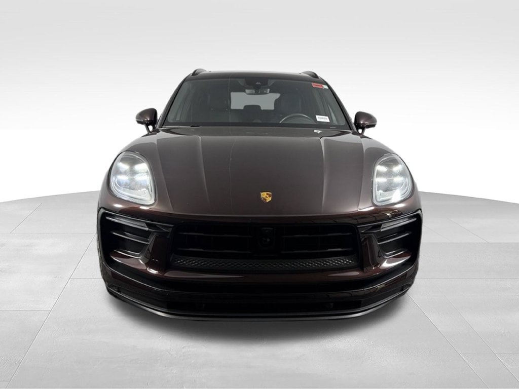 Used 2023 Porsche Macan AWD/4WD image 3