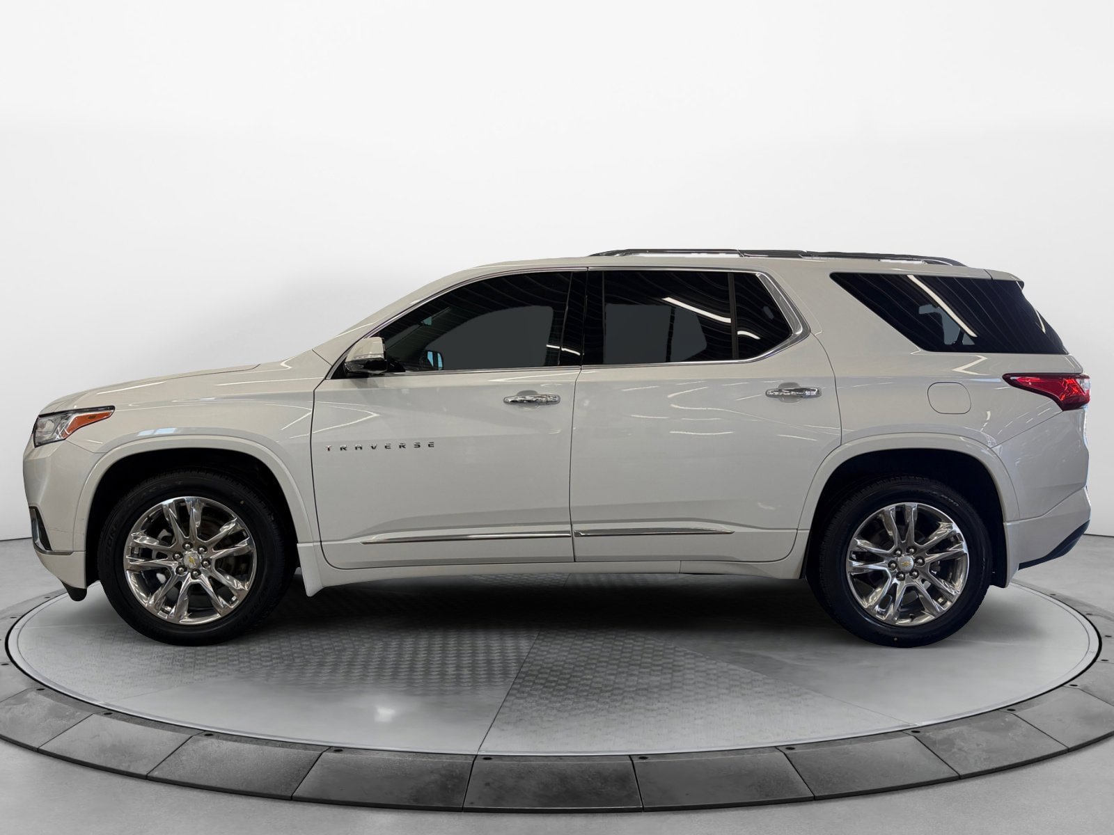 Used 2020 Chevrolet Traverse High Country w/ LPO, Floor Liner Package AWD/4WD image 3