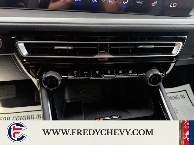 Used 2025 Chevrolet Traverse LT w/ Driver Confidence Package image 27