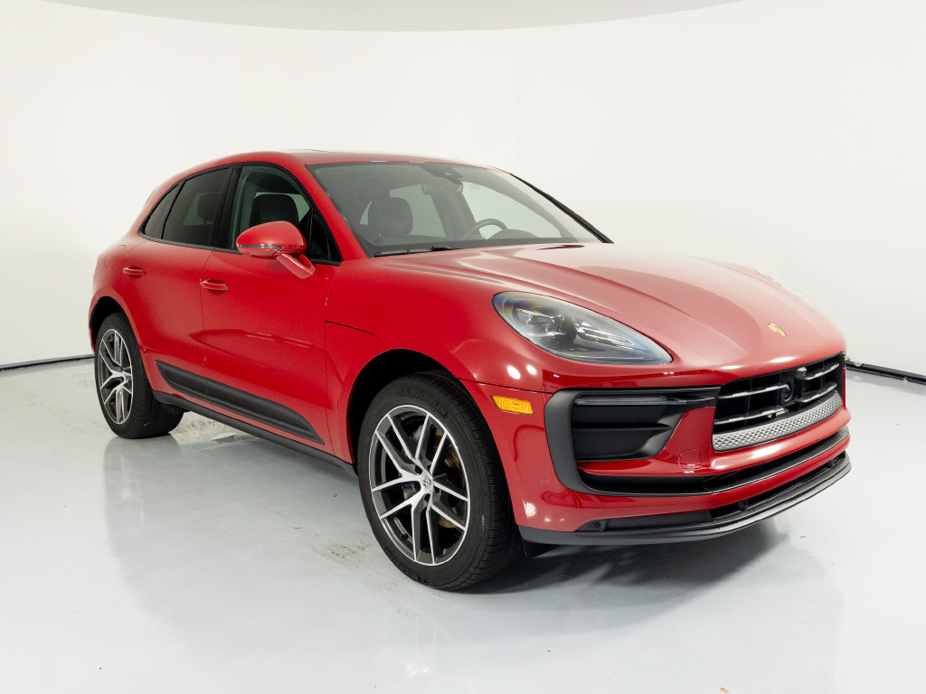 Certified 2026 Porsche Macan AWD/4WD image 13