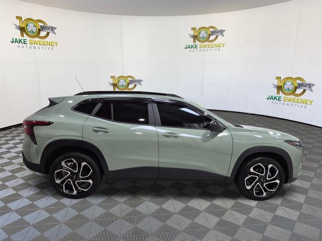 Used 2024 Chevrolet Trax RS w/ Sunroof Package FWD image 11