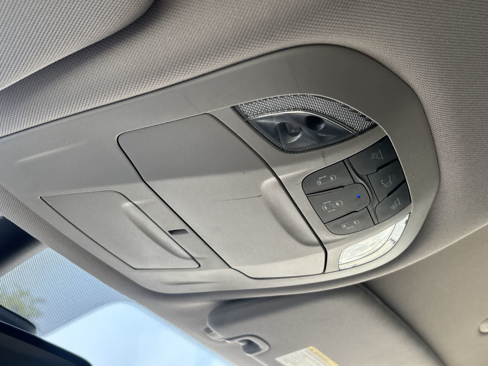 Used 2021 Chrysler Pacifica Touring-L FWD image 28