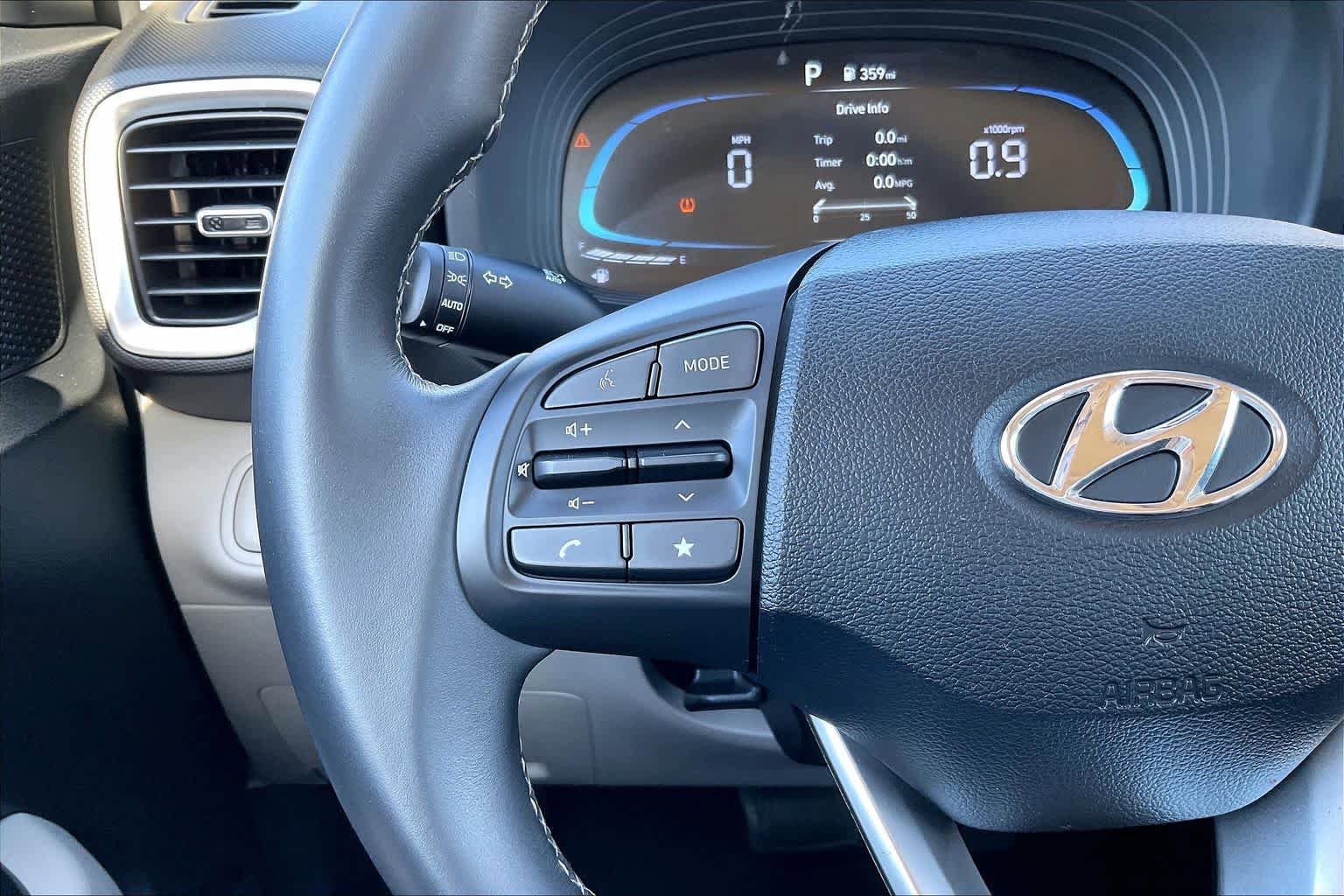 Used 2025 Hyundai Venue SEL FWD image 24
