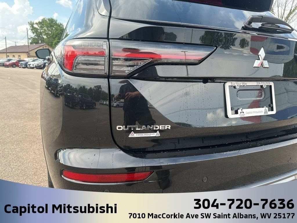 New 2025 Mitsubishi Outlander SE AWD/4WD image 11