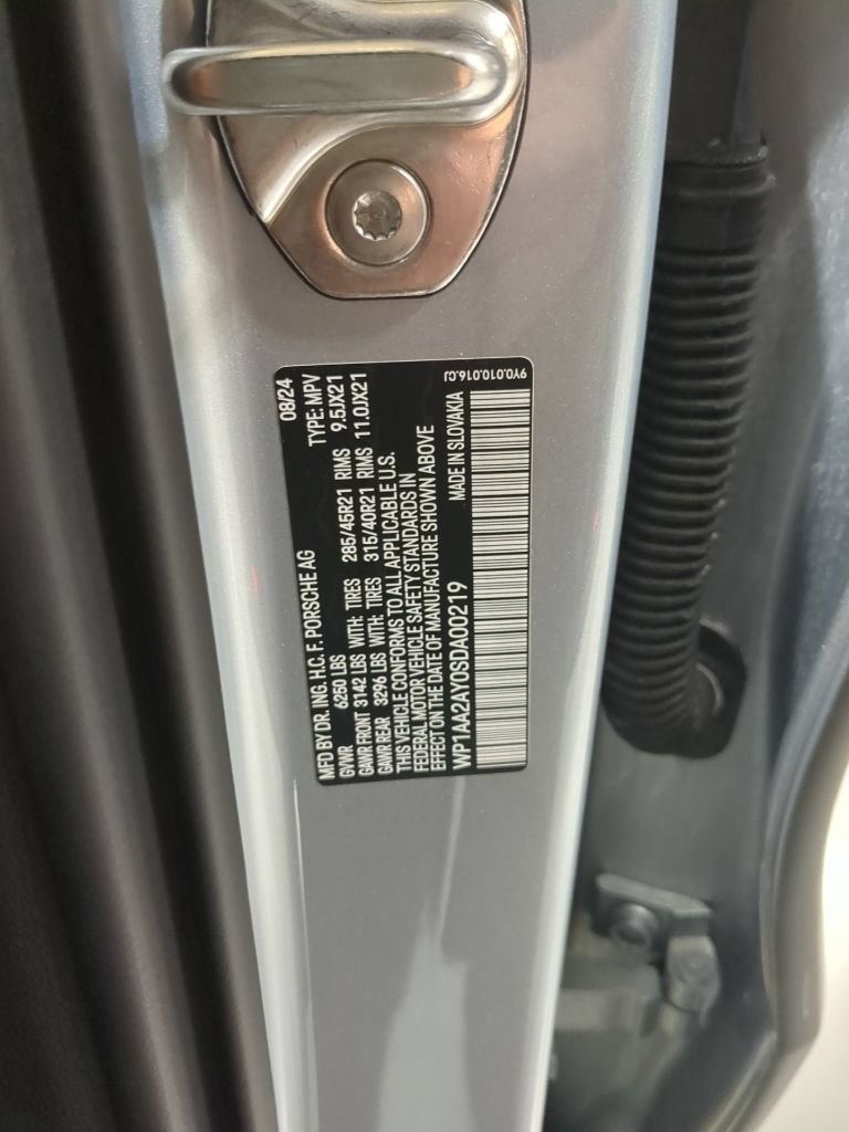 Used 2025 Porsche Cayenne AWD/4WD image 20