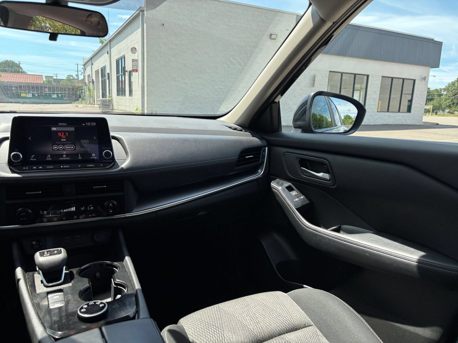 Used 2025 Nissan Rogue SV AWD/4WD image 33