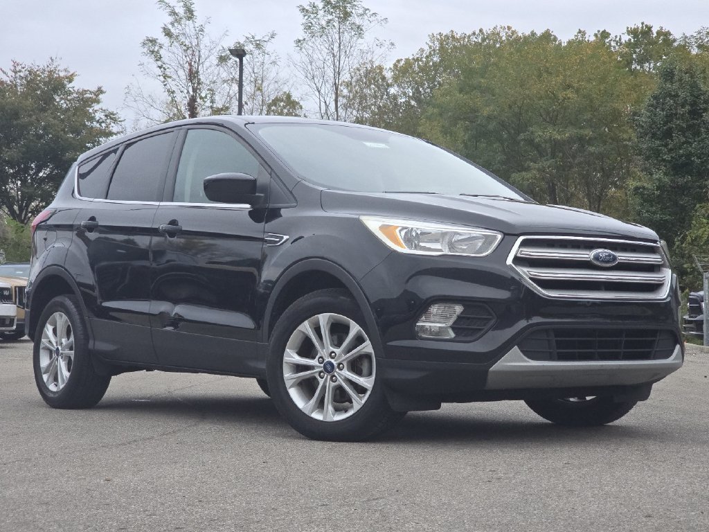 Used 2019 Ford Escape SE FWD image 2