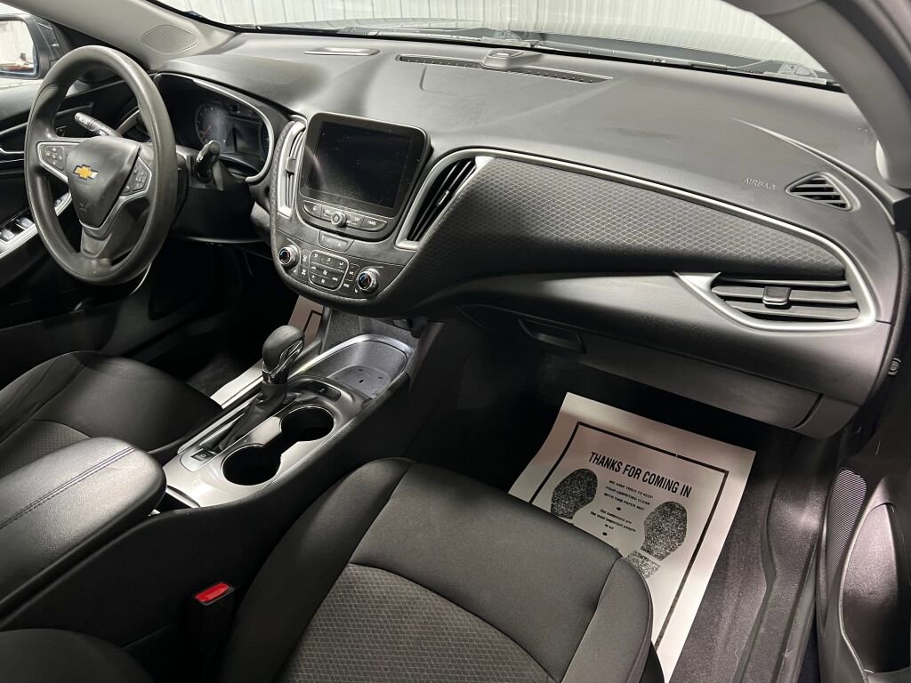 Used 2023 Chevrolet Malibu LT image 3