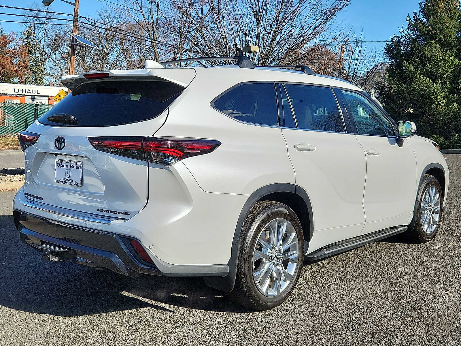 Used 2024 Toyota Highlander Limited image 6