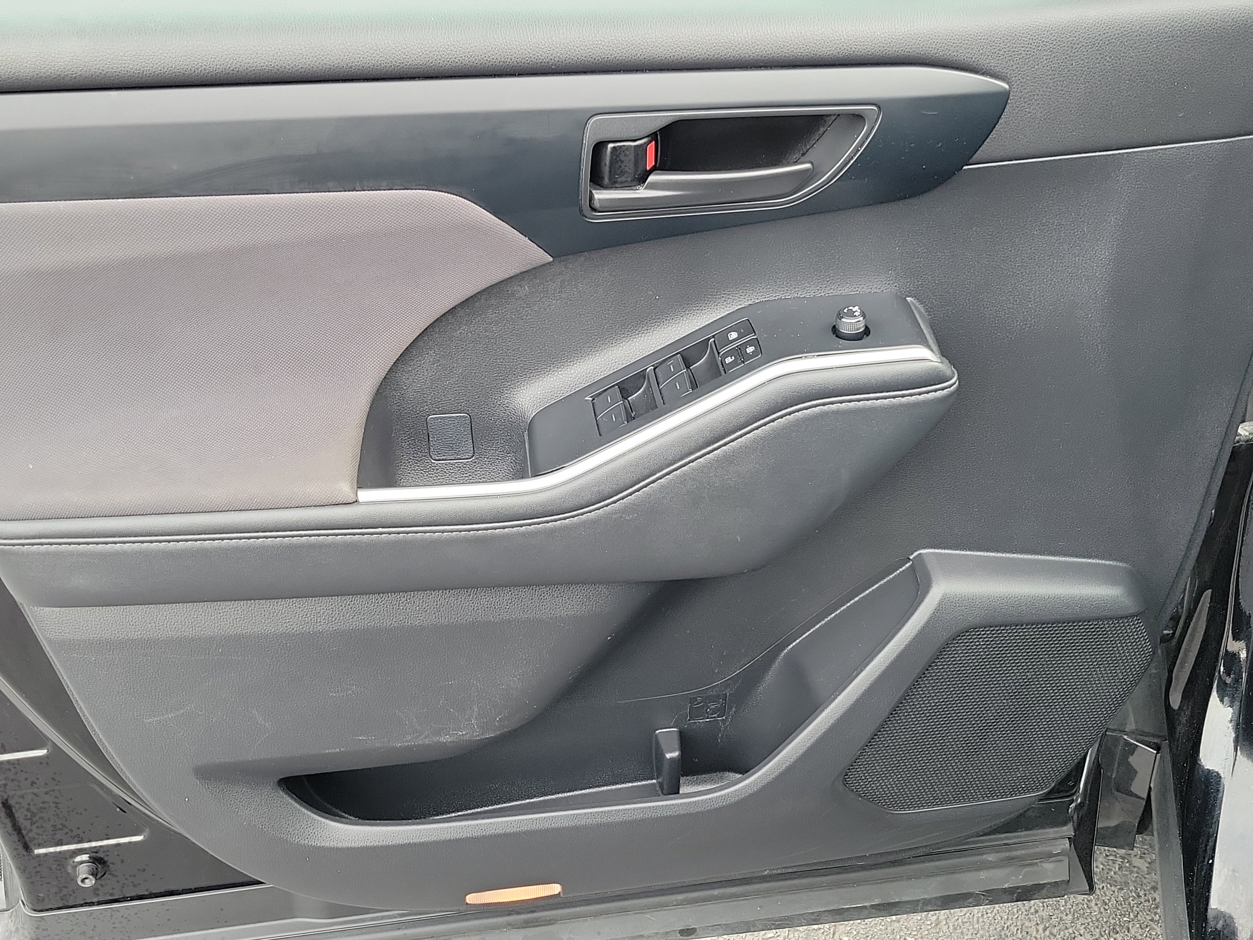 Certified 2024 Toyota Highlander LE image 19