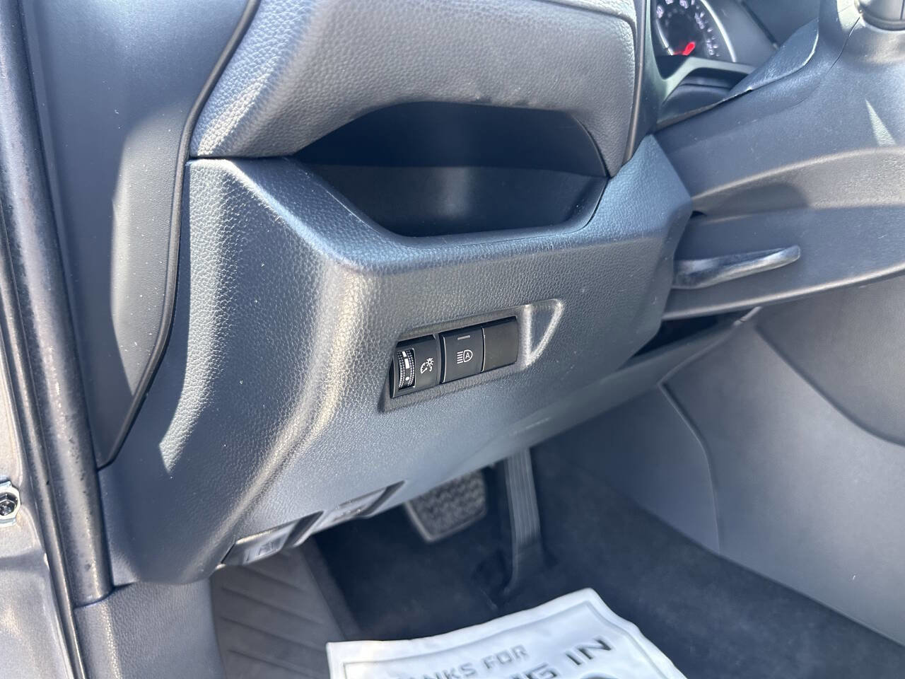 Used 2020 Toyota RAV4 LE FWD image 24