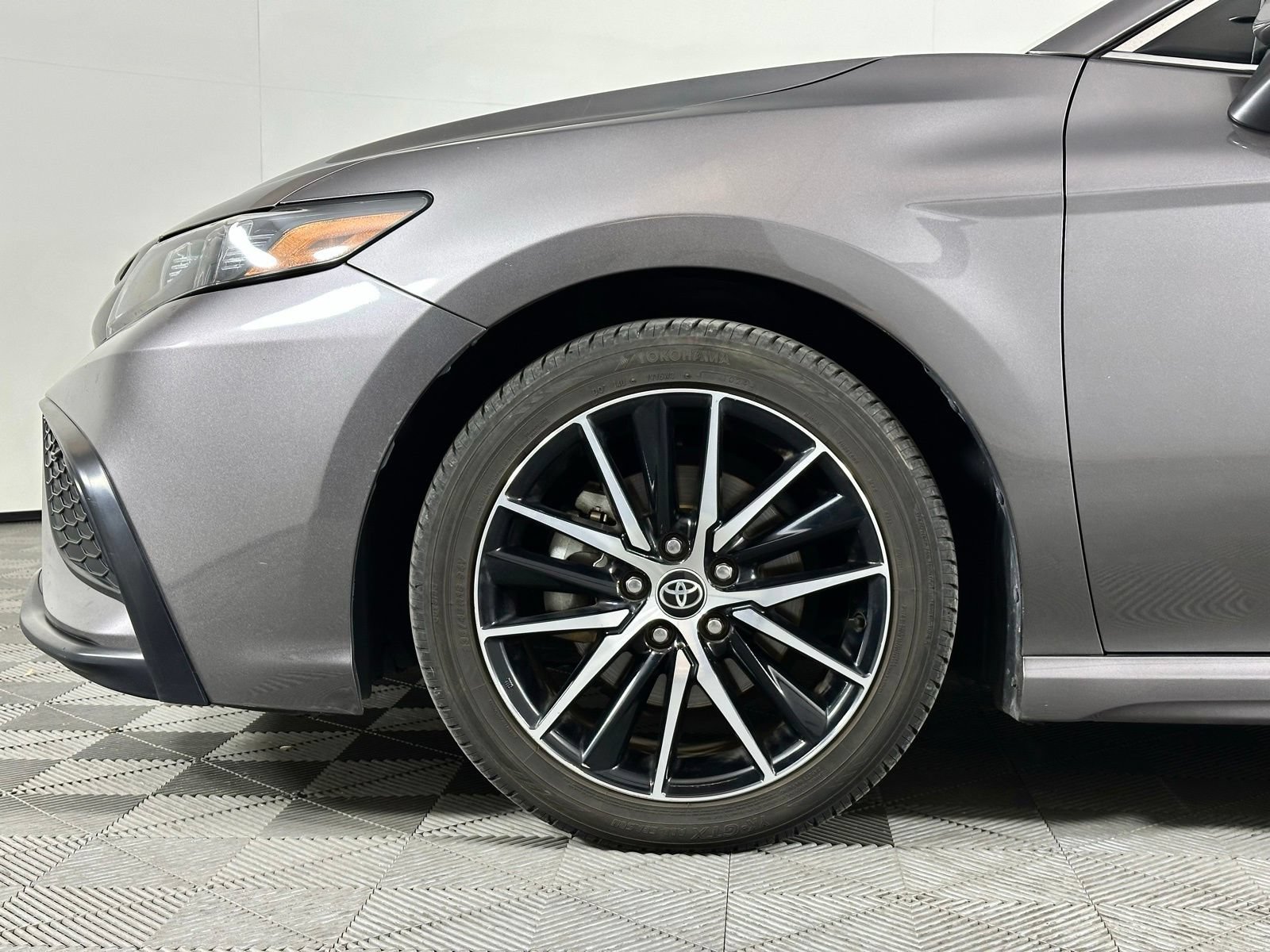 Used 2023 Toyota Camry SE FWD image 7