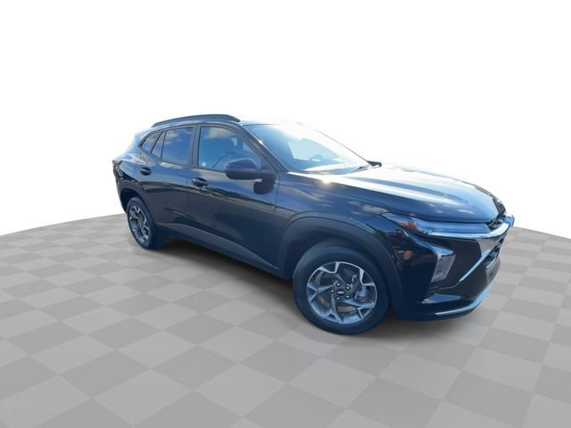 Certified 2025 Chevrolet Trax LT w/ LT Convenience Package FWD image 2