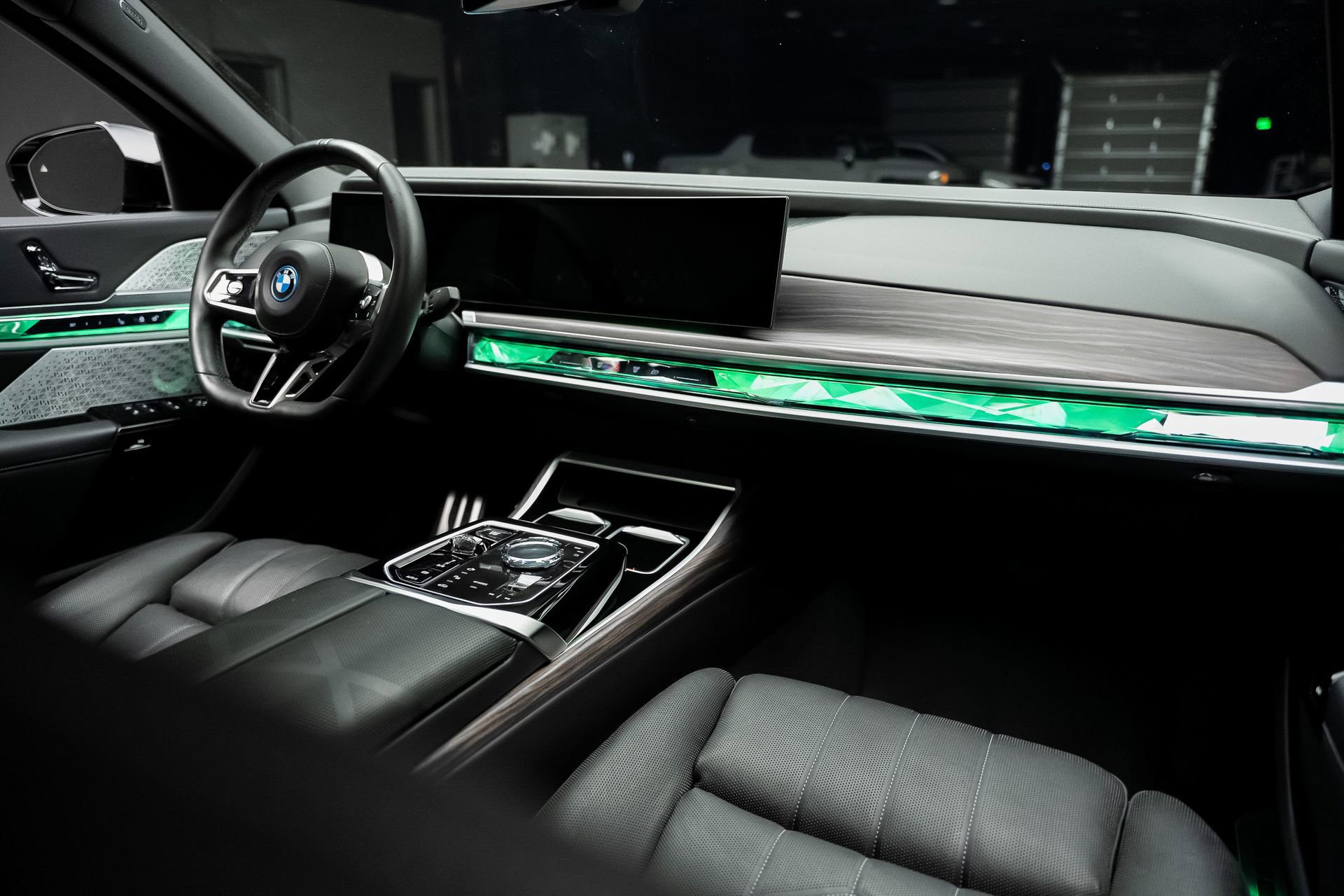 Used 2023 BMW i7 xDrive60 w/ Executive Package 2 AWD/4WD image 59