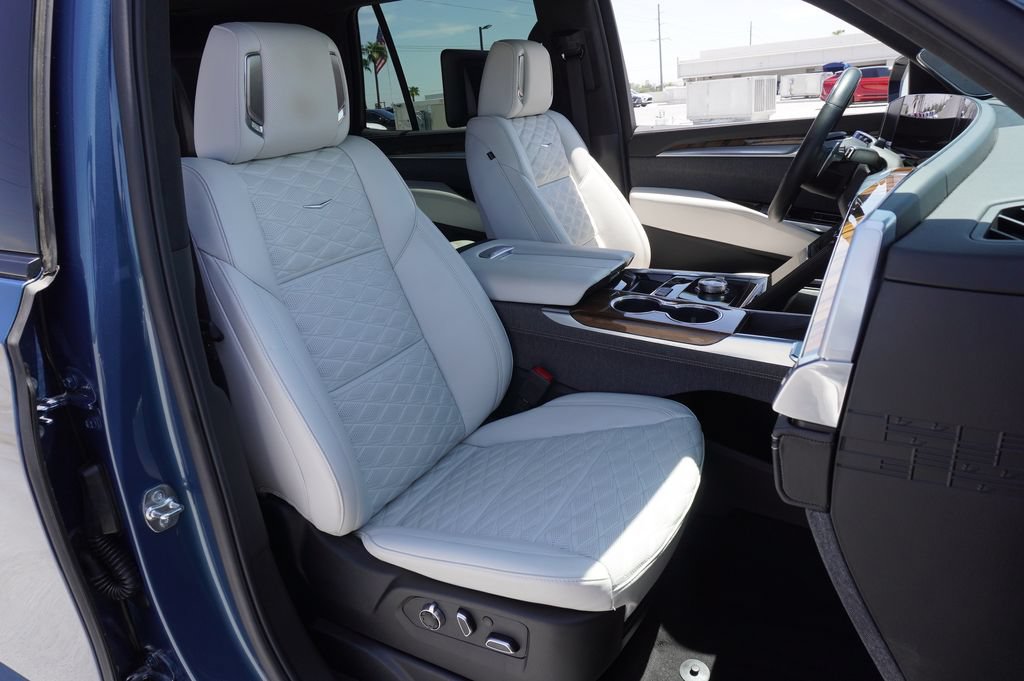 Certified 2026 Cadillac Escalade Platinum Sport w/ LPO, ONYX Package AWD/4WD image 13