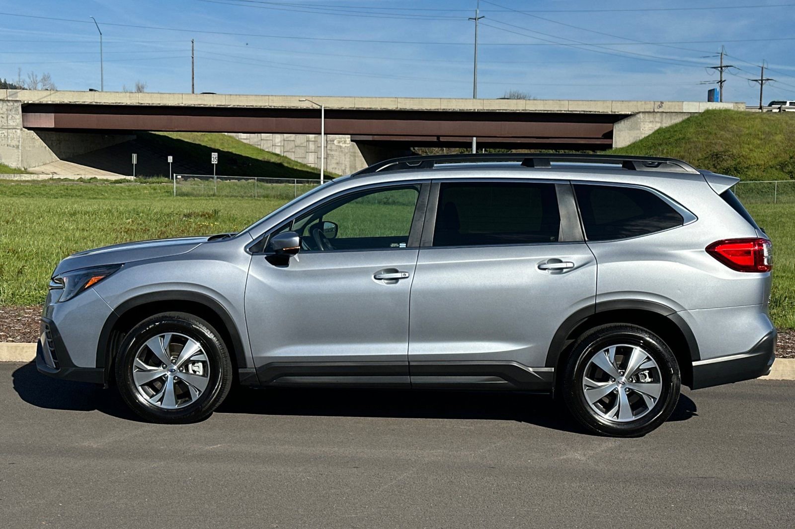 Used 2024 Subaru Ascent Premium w/ Convenience Package image 6