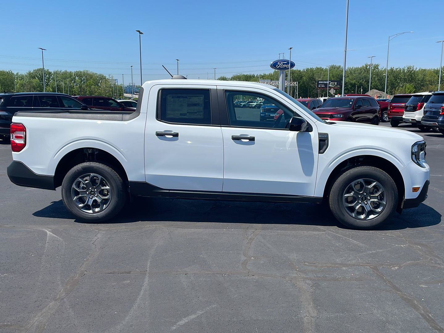 New 2026 Ford Maverick XLT w/ XLT Luxury Package FWD image 8