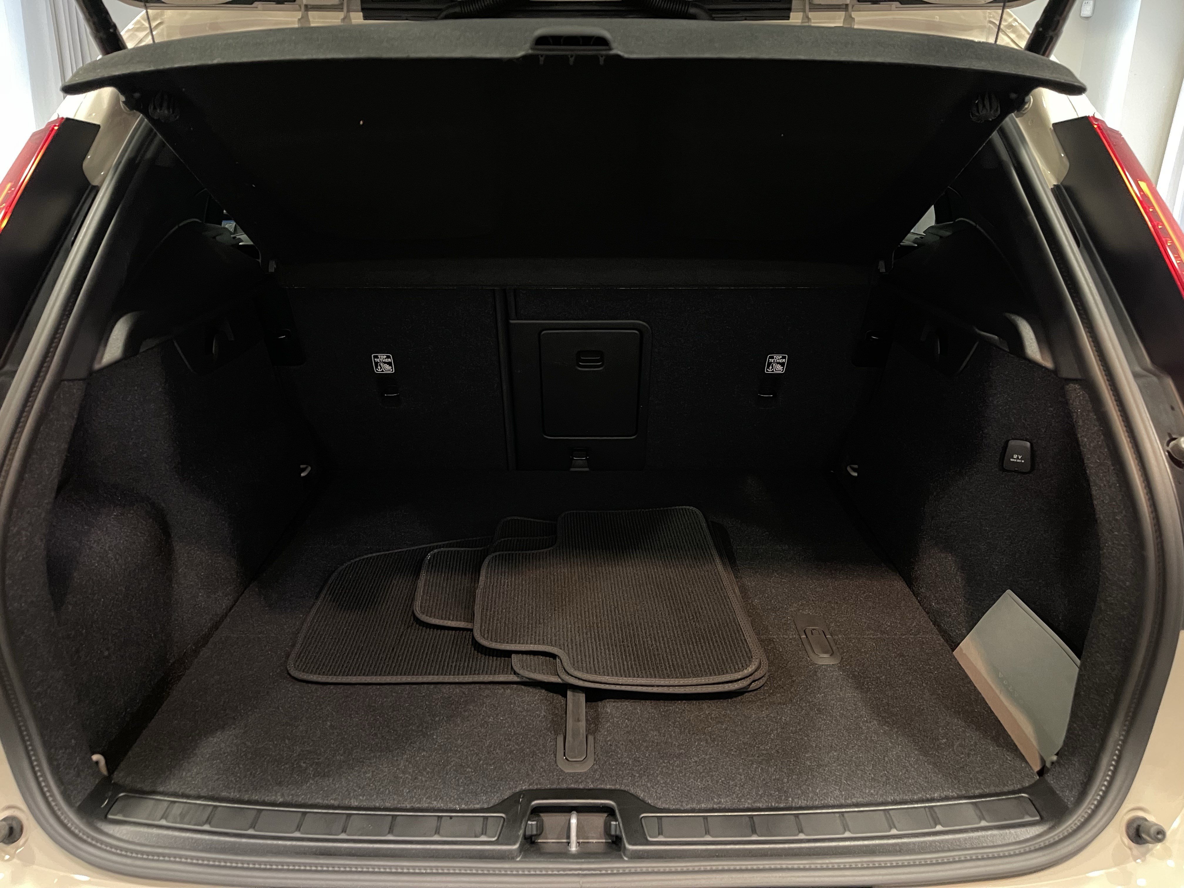 Used 2025 Volvo XC40 B5 Plus w/ Climate Package AWD/4WD image 26