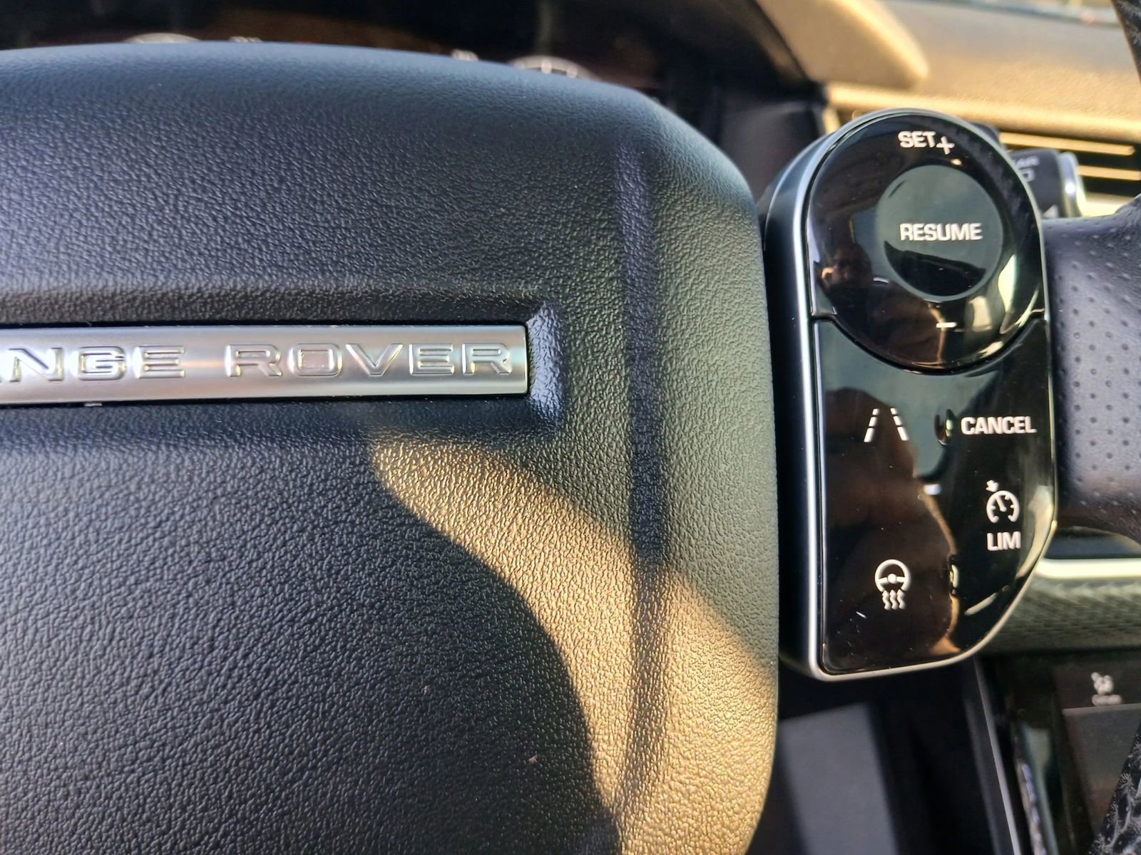 Used 2018 Land Rover Range Rover Velar S image 29