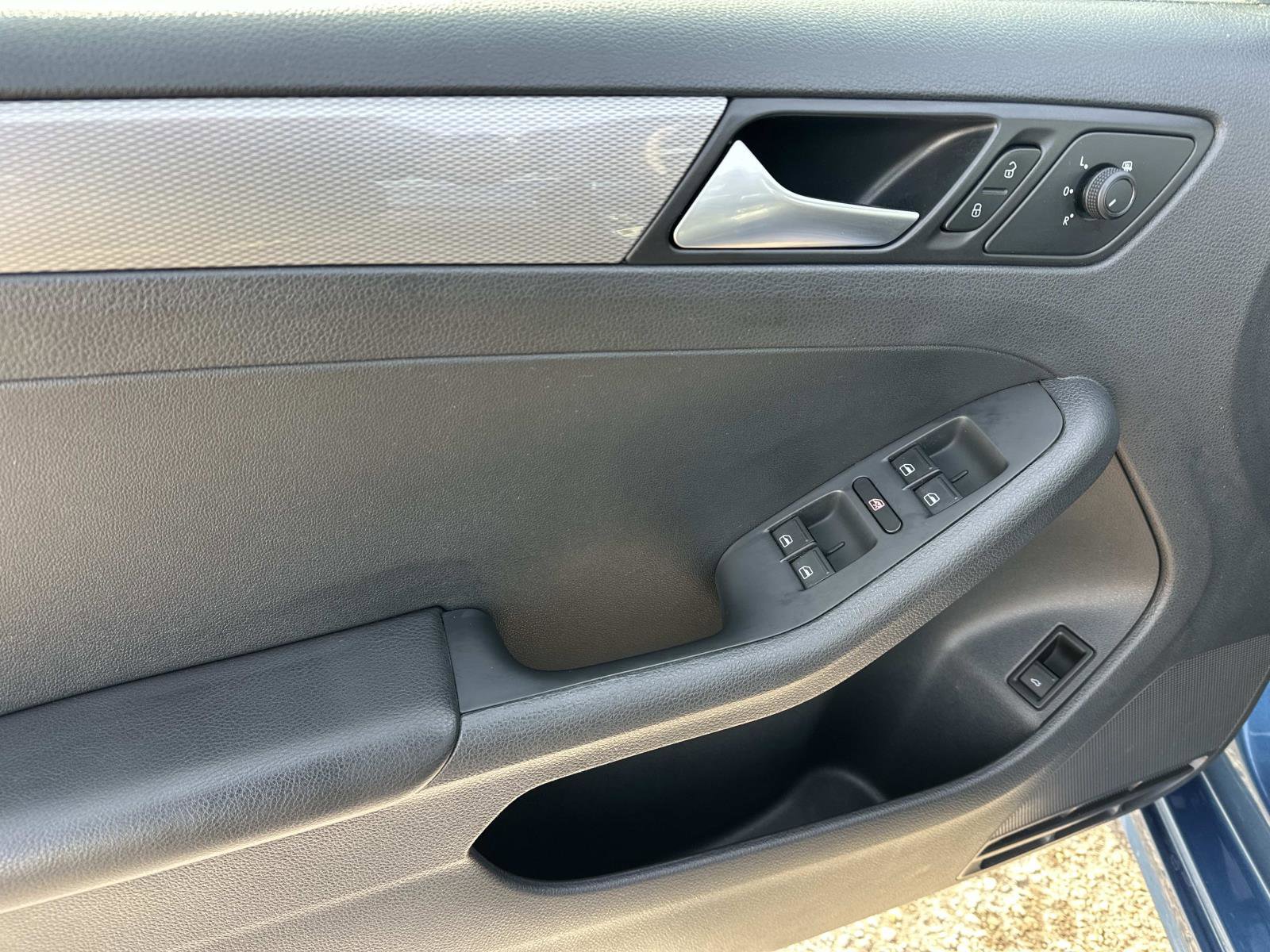 Used 2018 Volkswagen Jetta SE image 15