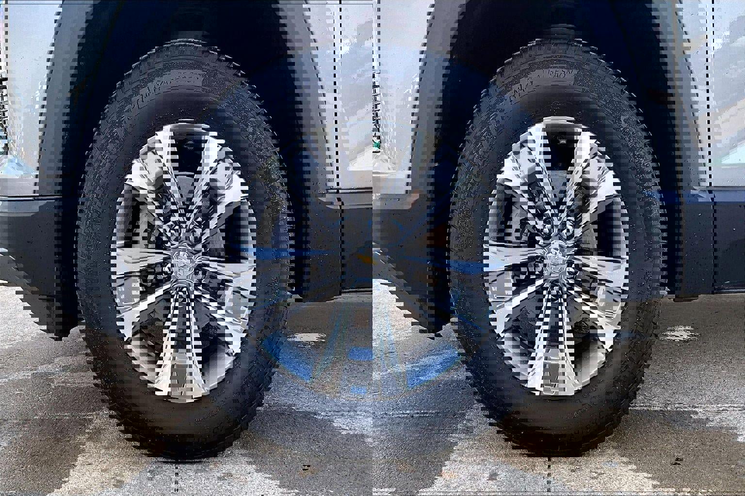 Used 2025 Chevrolet Equinox LT AWD/4WD image 8