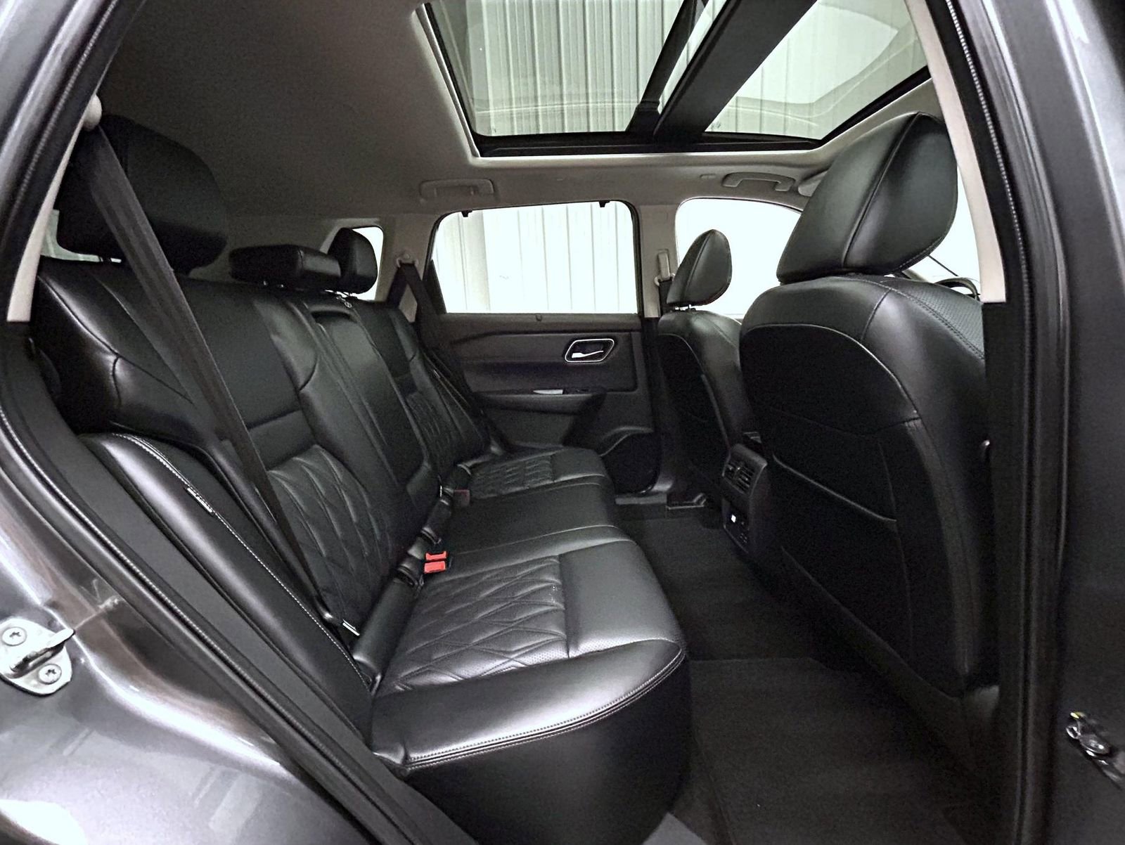 Used 2023 Nissan Rogue Platinum w/ Platinum Premium Package image 18