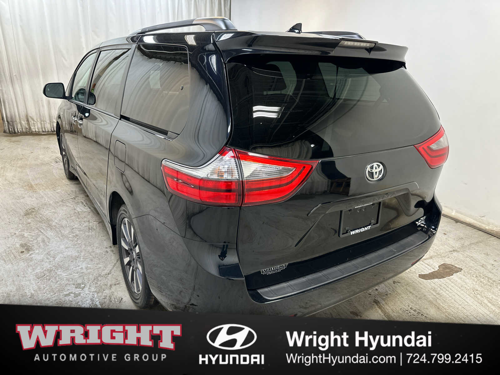 Used 2020 Toyota Sienna XLE image 4