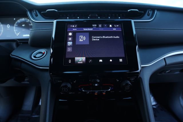 Used 2025 Jeep Grand Cherokee Laredo w/ Luxury Tech Group I image 29