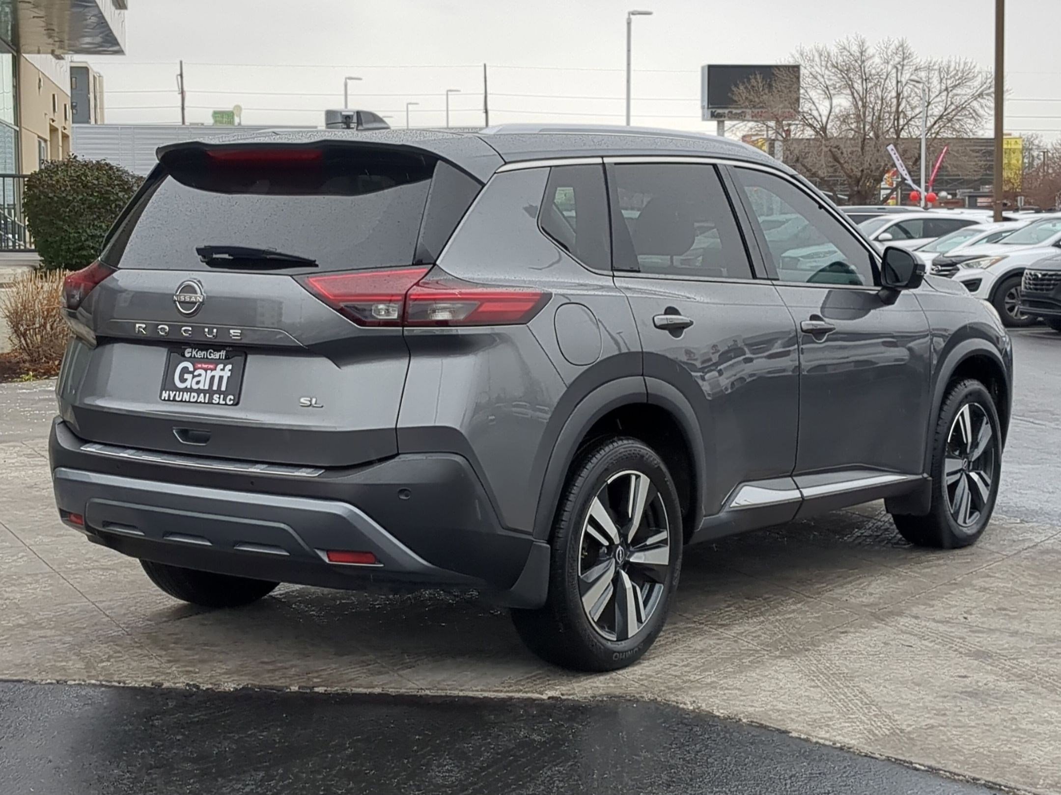 Used 2022 Nissan Rogue SL image 3