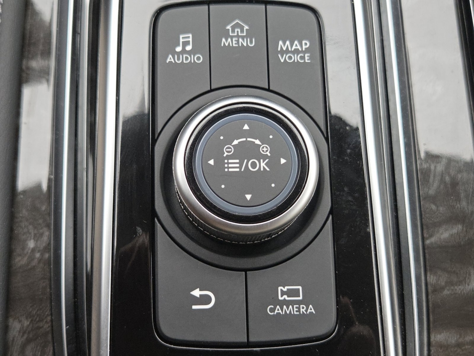 Used 2023 Nissan Armada Platinum image 11