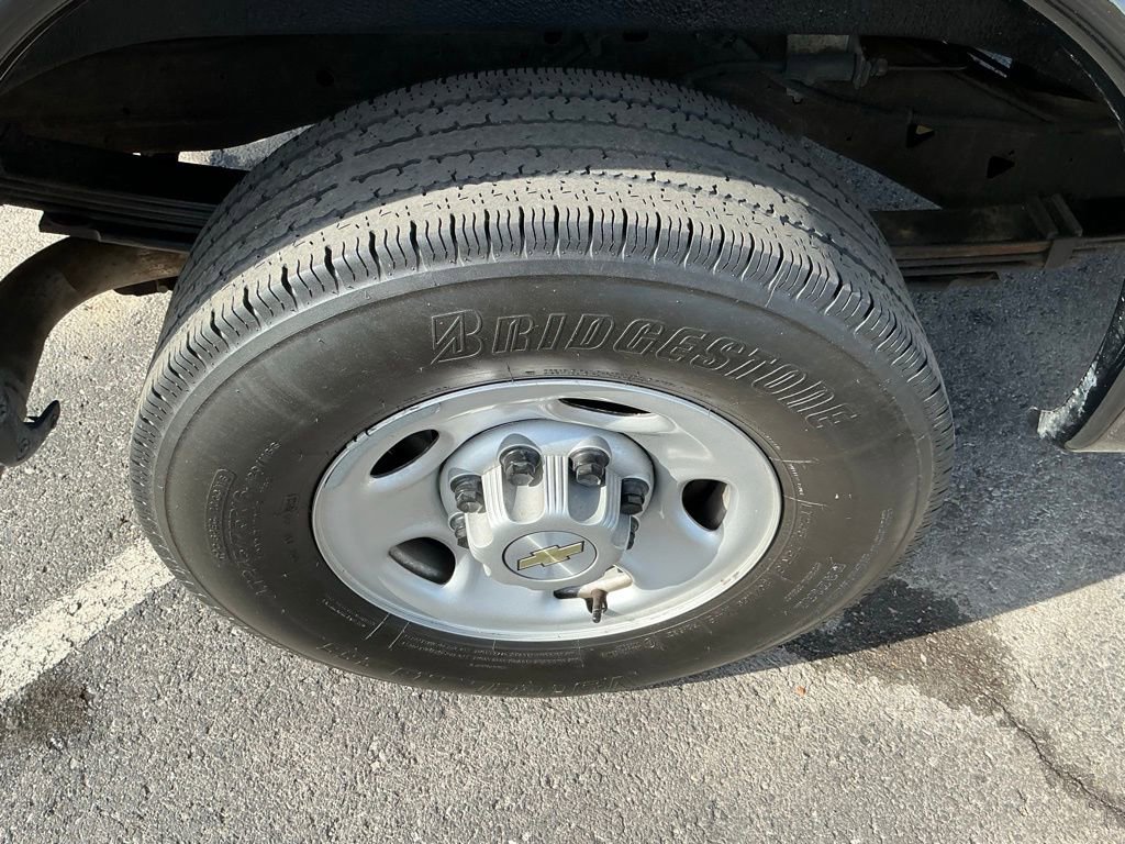 Used 2023 Chevrolet Express 3500 w/ Driver Convenience Package image 32