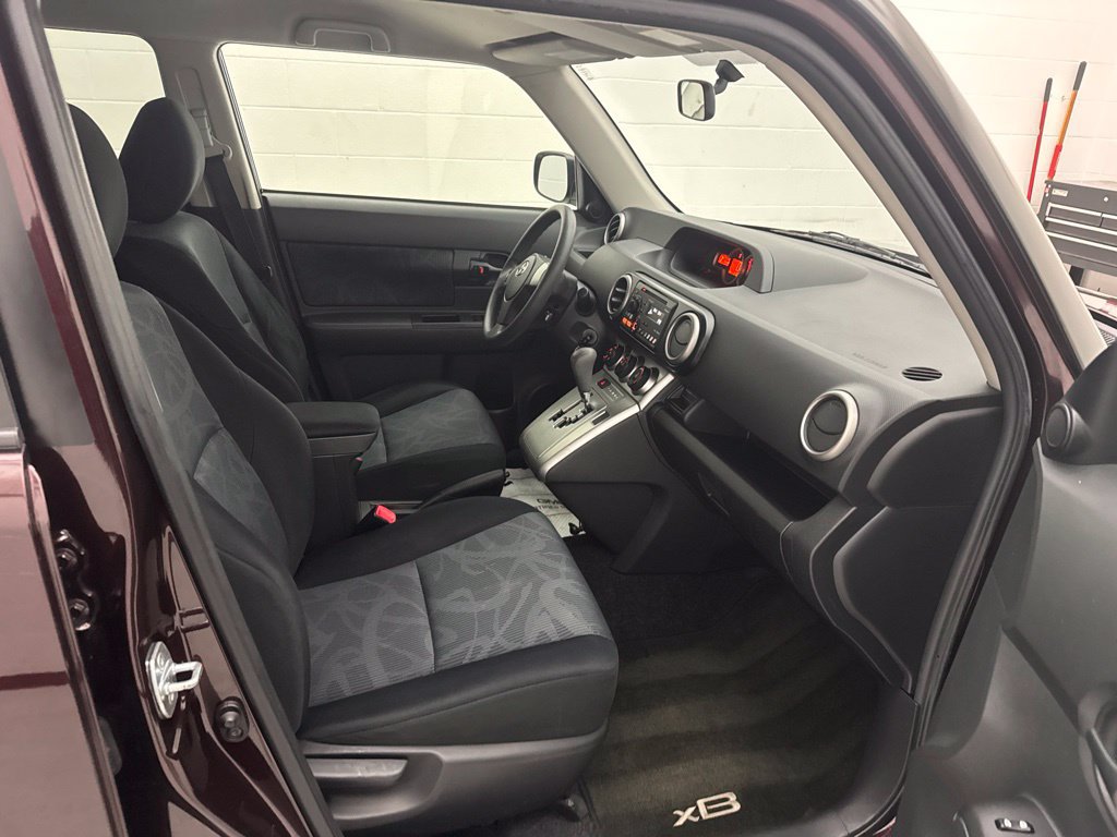 Used 2012 Scion xB FWD image 31