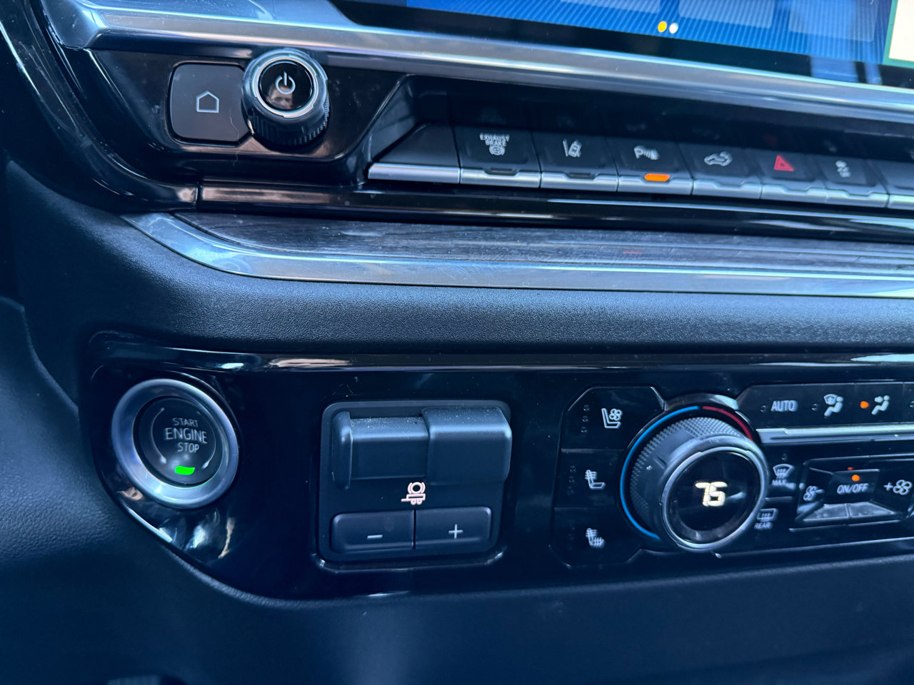 Used 2025 Chevrolet Silverado 3500 LTZ w/ LTZ Texas Edition image 44