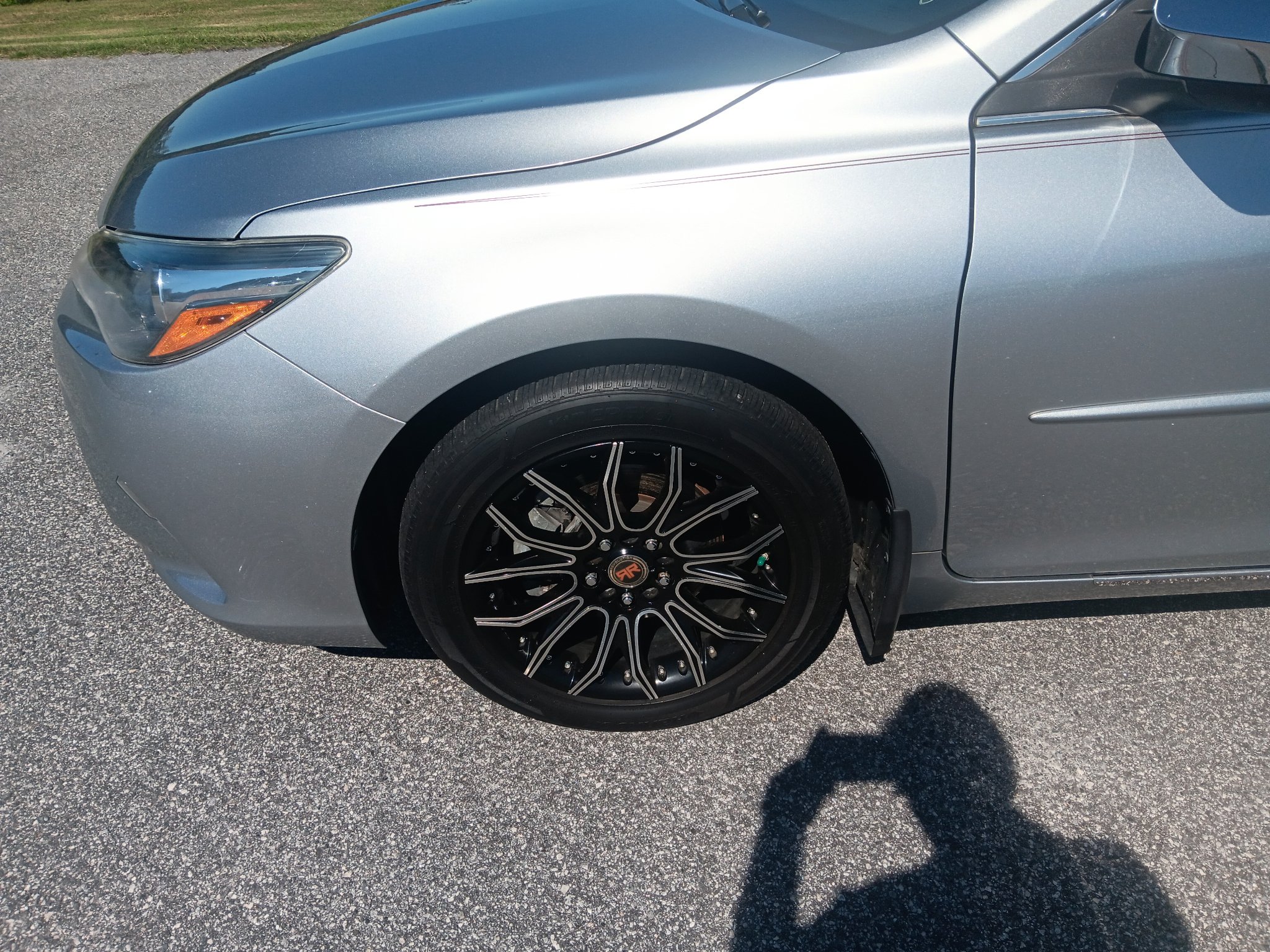 Used 2015 Toyota Camry SE FWD image 2