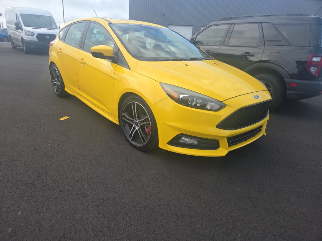 Used 2017 Ford Focus ST w/ Equipment Group 401A FWD image 12
