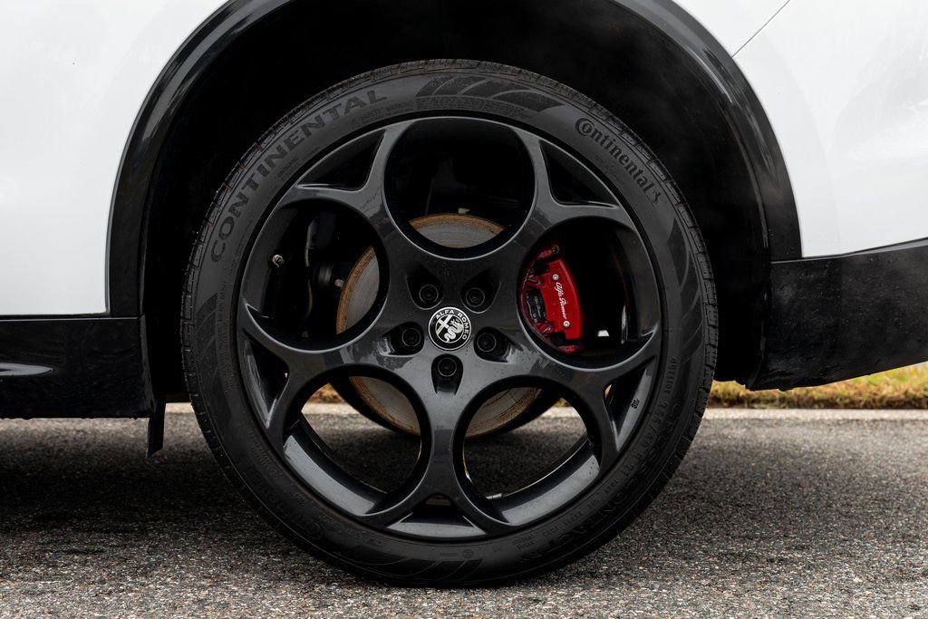 Used 2024 Alfa Romeo Stelvio Veloce image 11