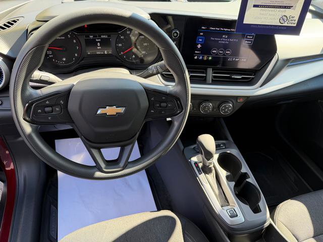 Used 2024 Chevrolet Trax LS w/ LS Convenience Package image 7