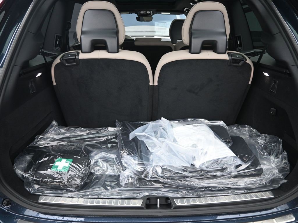 New 2026 Volvo XC90 B6 Plus w/ Protection Package Premier image 31