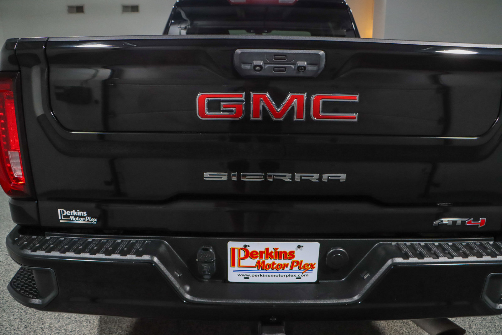 Used 2021 GMC Sierra 2500 AT4 image 8