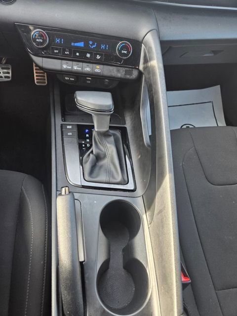 Used 2025 Hyundai Elantra Sport image 23
