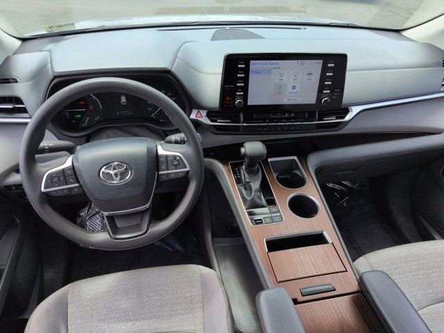 Used 2021 Toyota Sienna LE w/ LE Plus Package FWD image 29