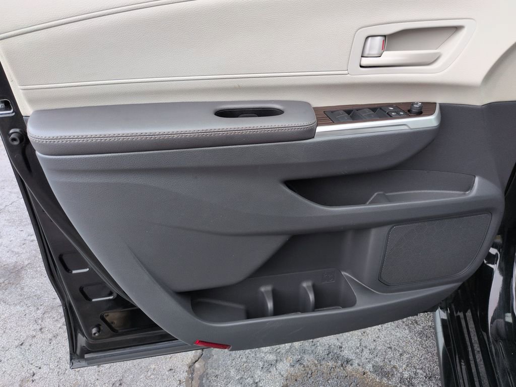 Used 2024 Toyota Sienna LE FWD image 10