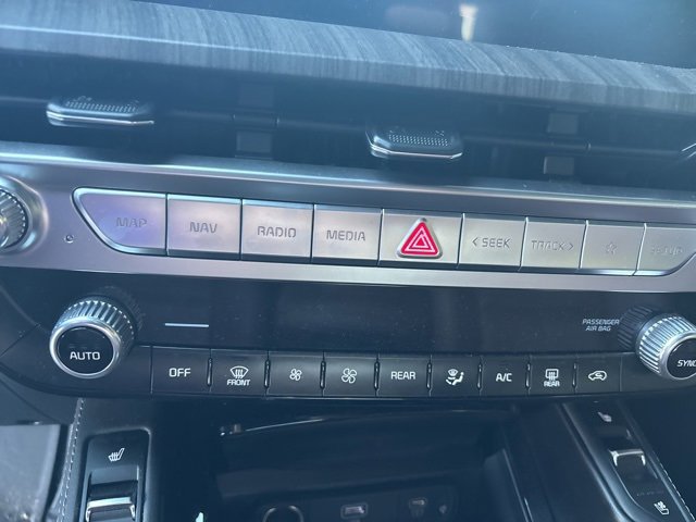 Used 2024 Kia Telluride EX w/ EX Captain's Chair Package image 12