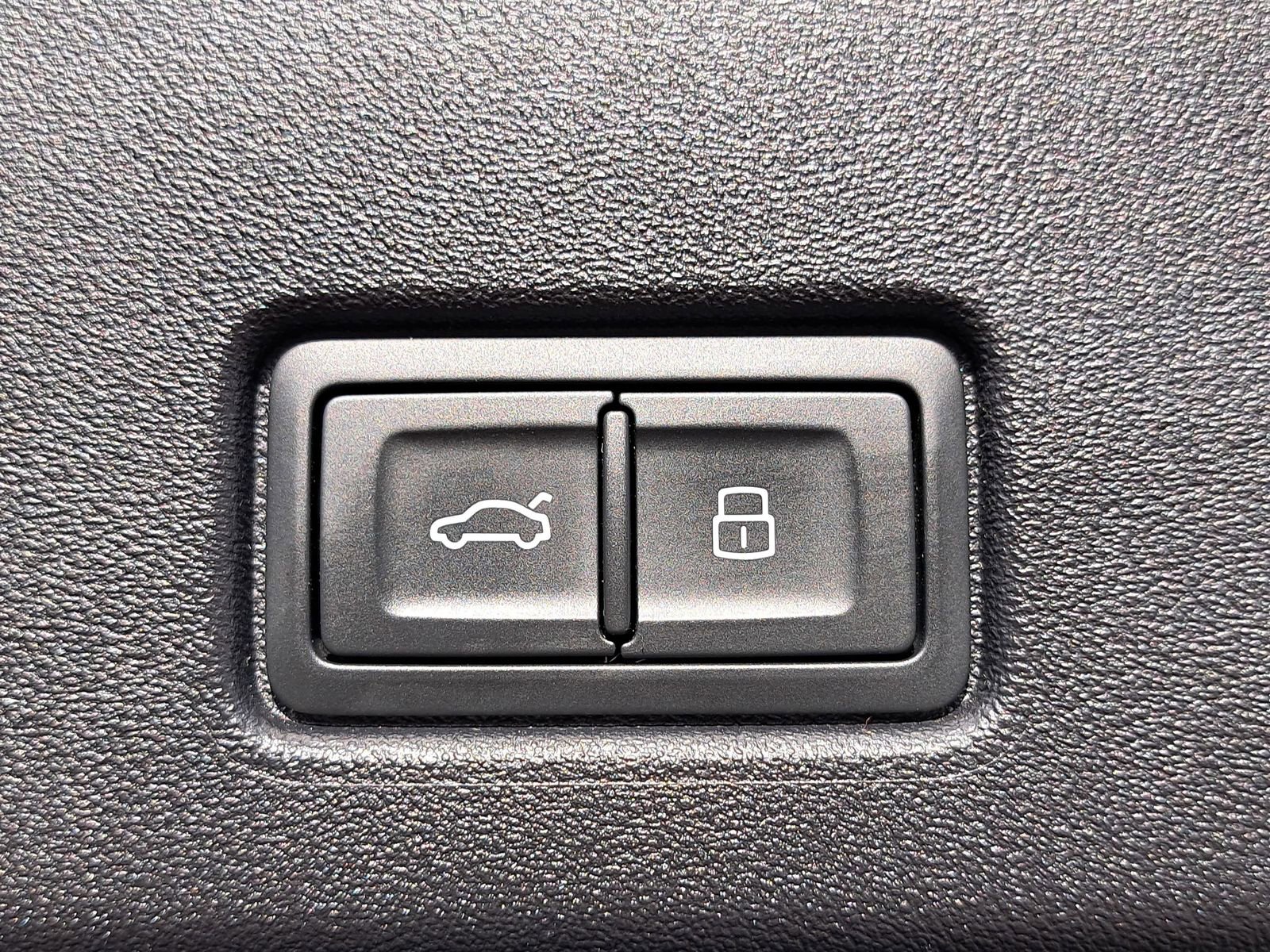 Used 2024 Audi Q4 e-tron Premium Plus image 13